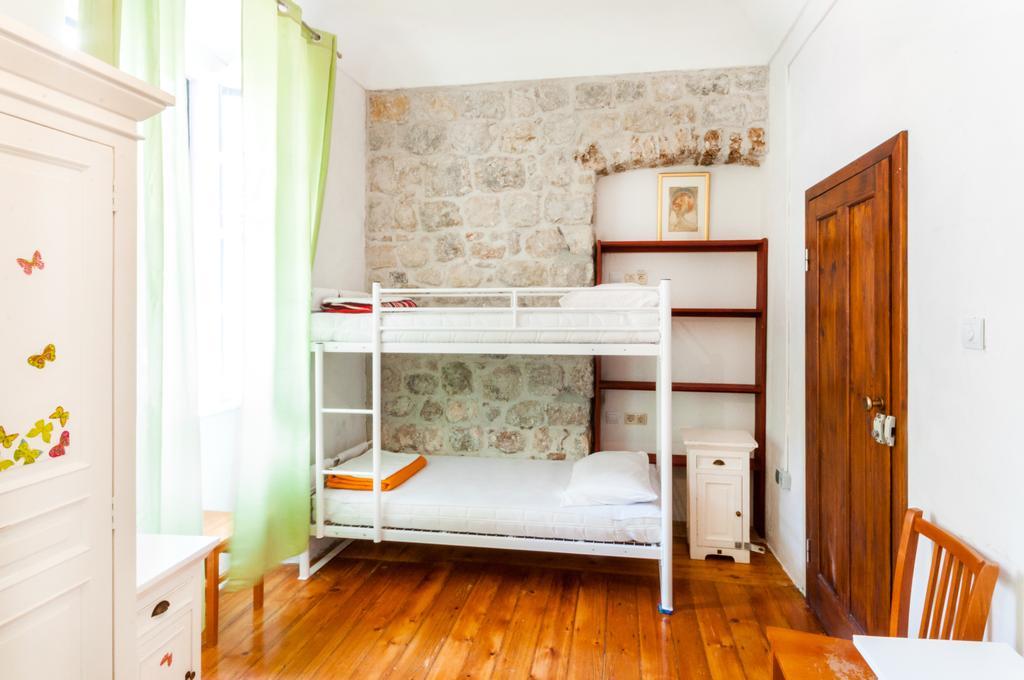 Old Town Hostal *